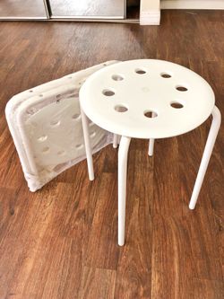 4 WHITE STOOLS