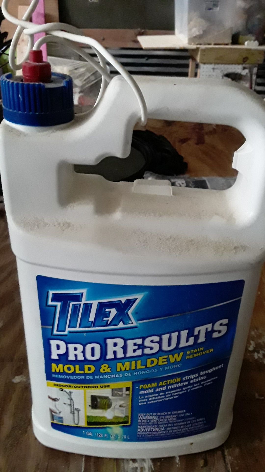Tiles pro clean mold and mildew