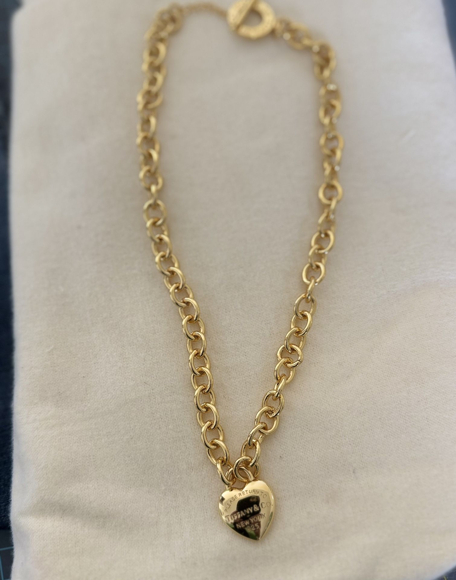 Gift But I don’t Wear Gold. Tried To return For Silver But They We’re Out