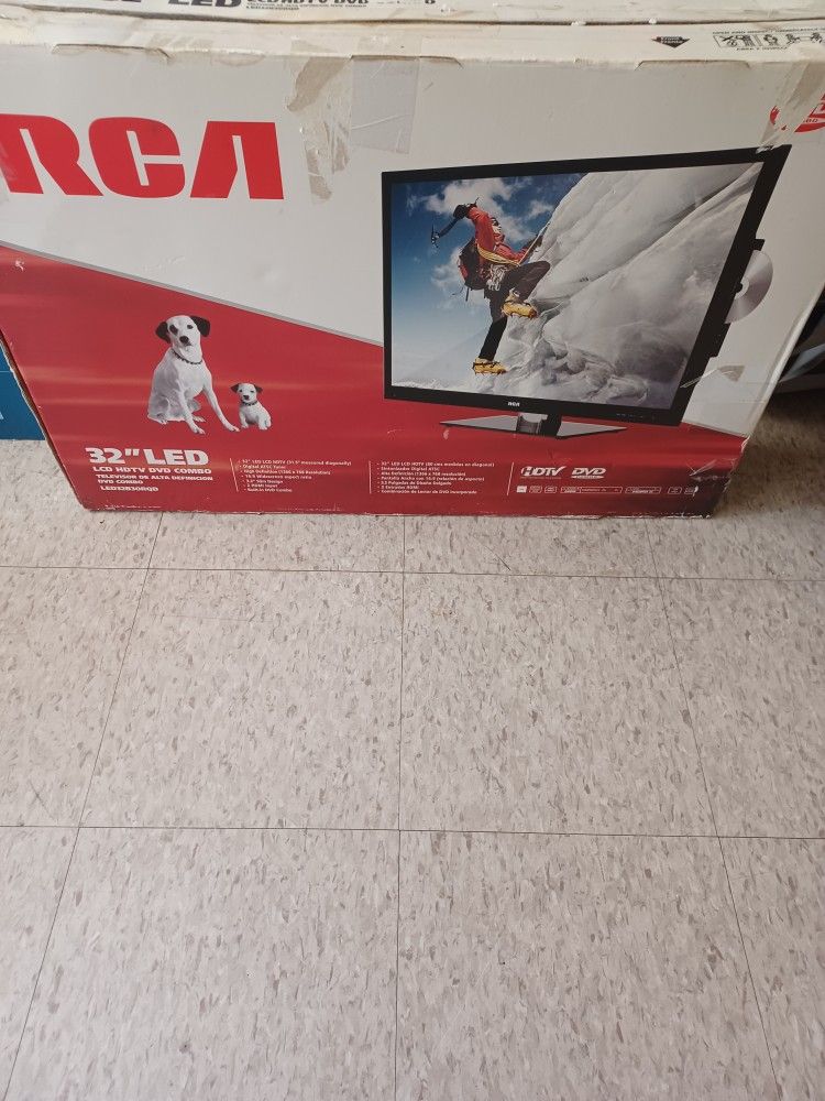 RCA 32 LED COMBO WITH DVD OPEN BOX LIKE NEW ONLY PICK UP