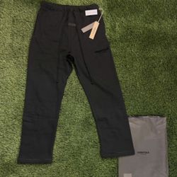 🔥 FEAR OF GOD ESSENTIALS SWEATPANTS – BLACK (STRETCH LIMO) – SIZE XL (NEW)