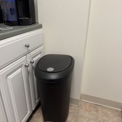 Garbage pail