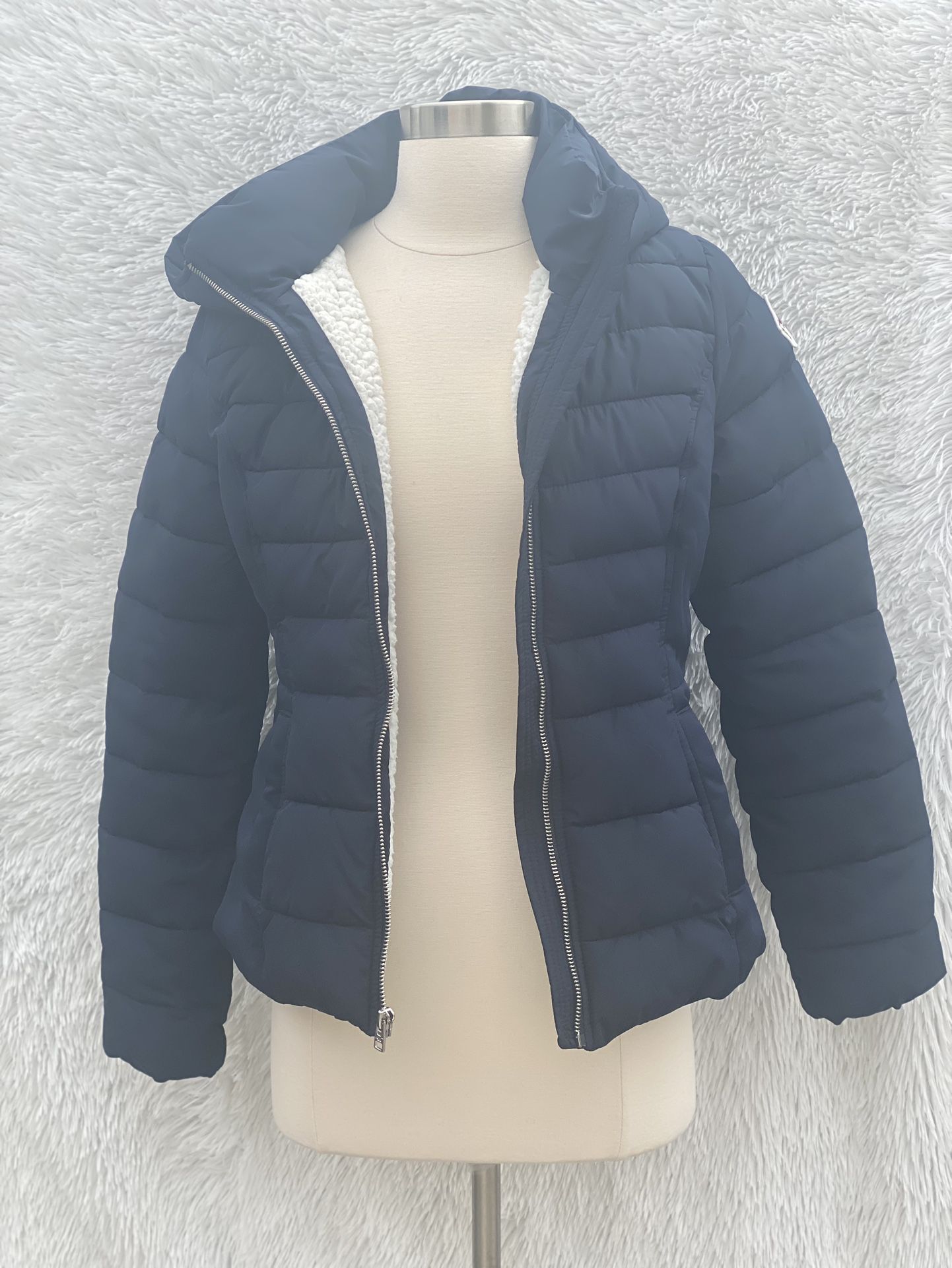 Hollister Puffer Jacket in size Small