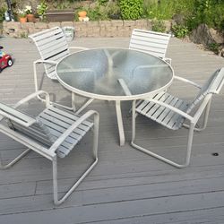 Round Patio Table & Chairs