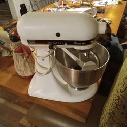 Classic Plus Kitchen Aid mixer