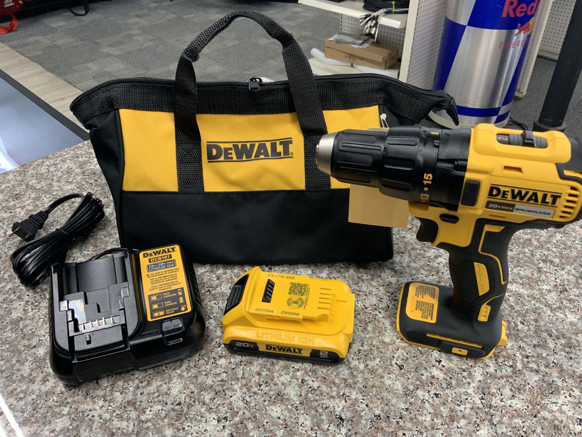 Dewalt 20v Max Brushless 1/2” Cordless Drill Driver Kit With Battery And Charger