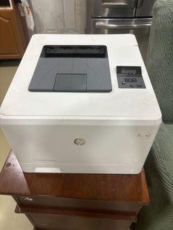 HP Color Laserjet Pro M452nw Wireless printer- Like new, includes full toner