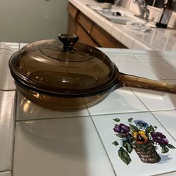 Small Amber Color Glads Casserole Dish with Lid