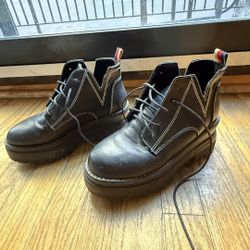 Size 37 Women’s Combat Boots