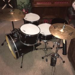Gretsch 4-piece Catalina Club Drumset w/ Hardware + Cymbals 
