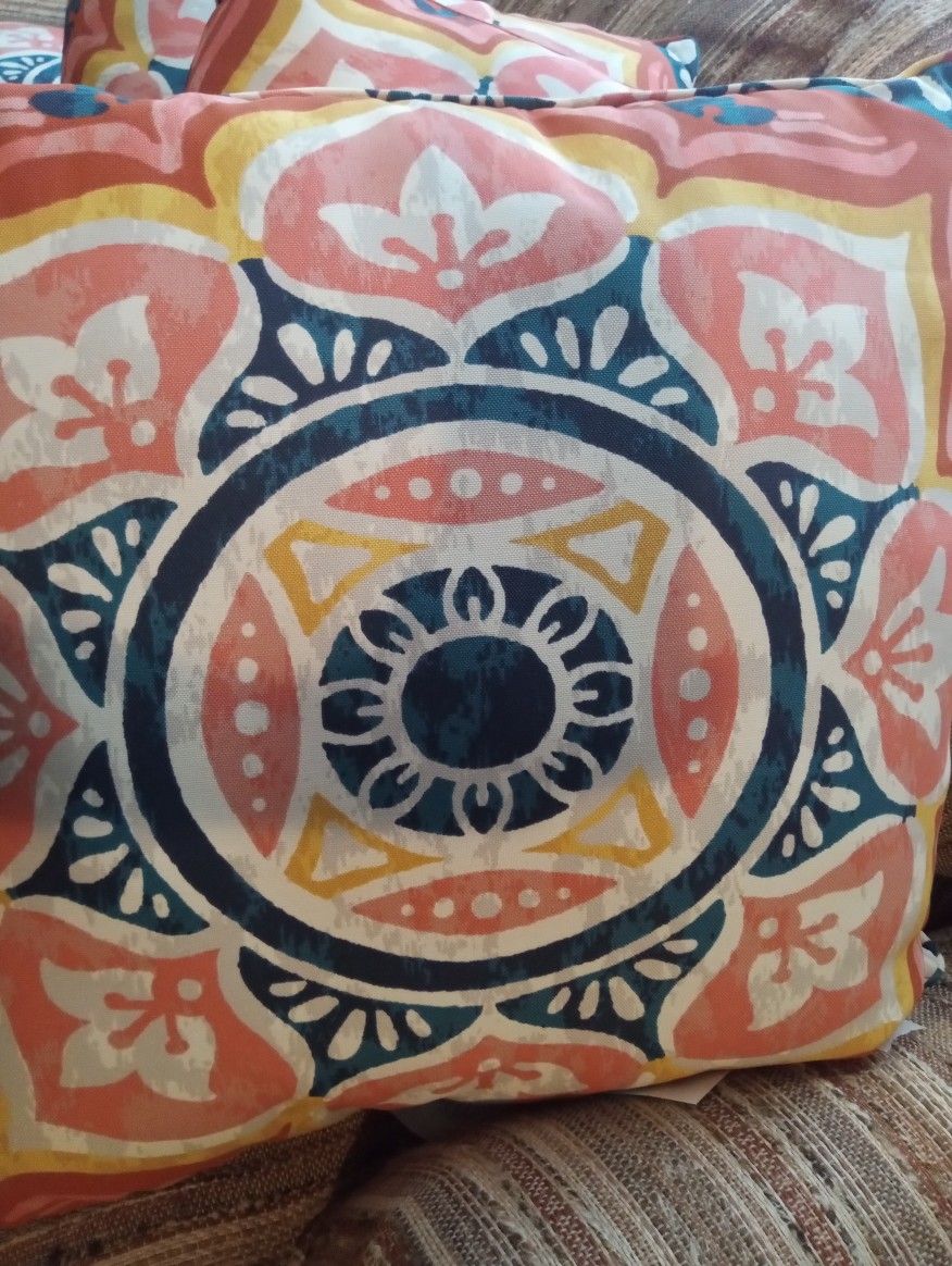 Home And Garden Pillows 4 For 18