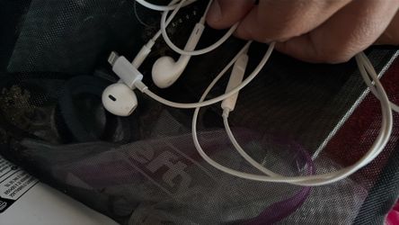 Wired headphones for iPhone