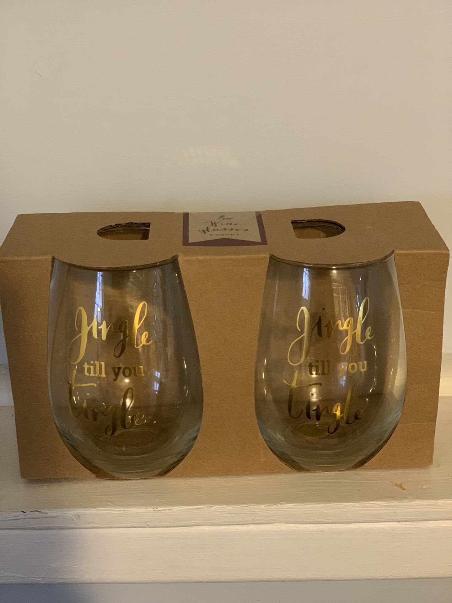 2 wine glasses