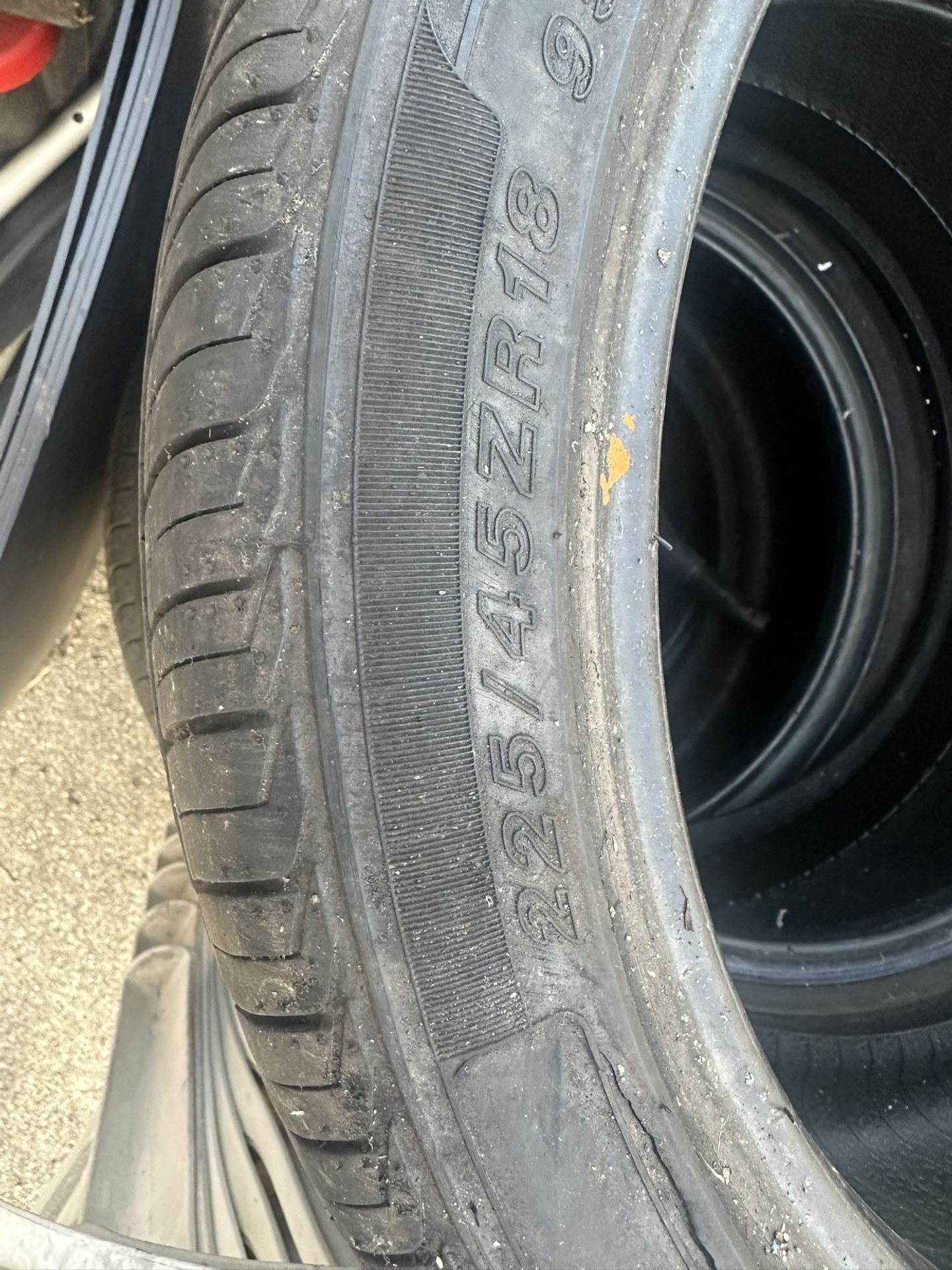 225 45ZR18 Tires 