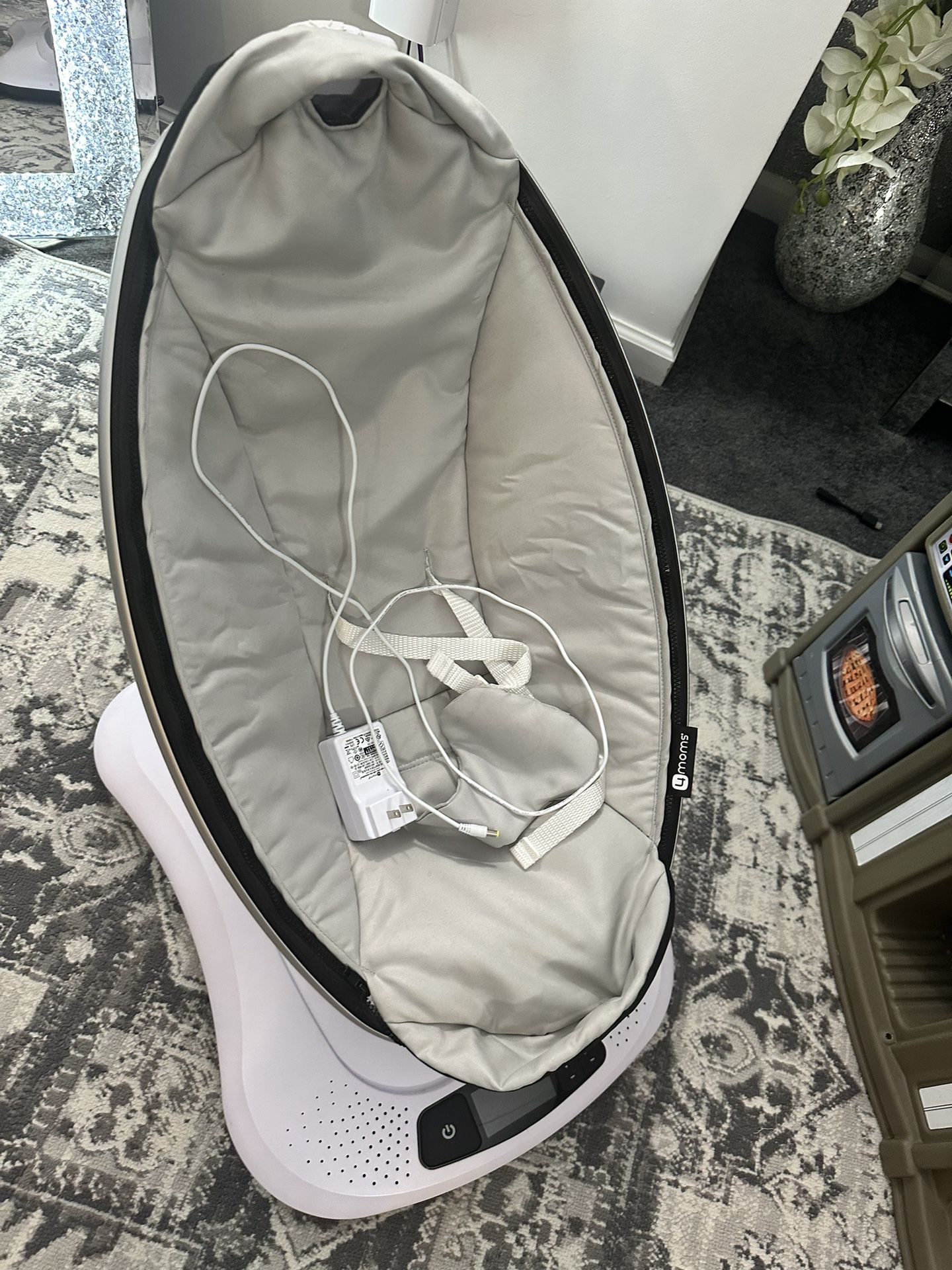 4moms MamaRoo Multi-Motion Baby Swing, Bluetooth Enabled
