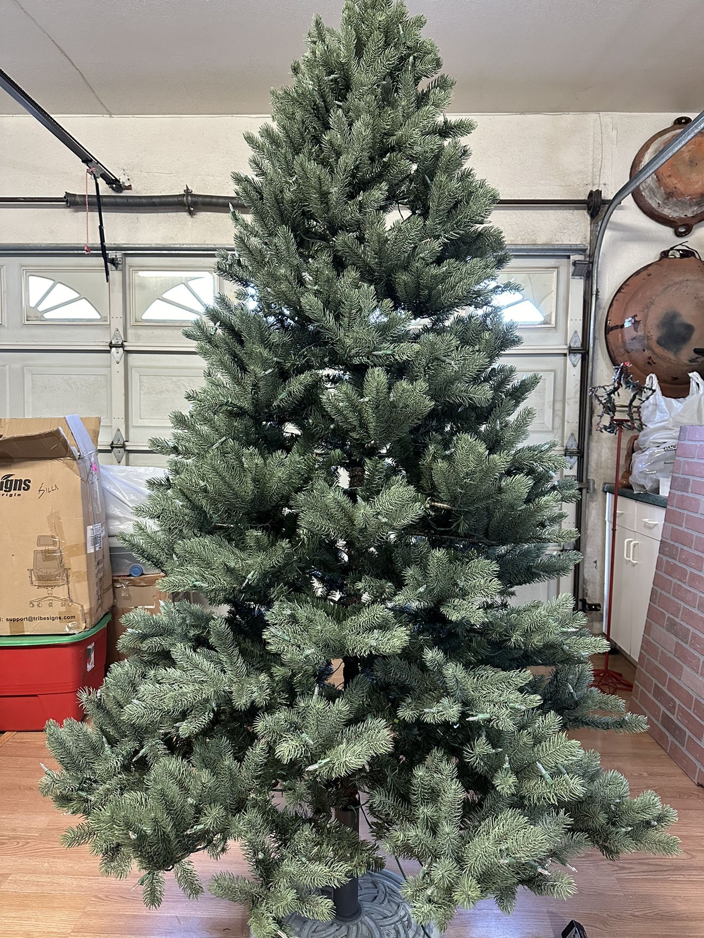 Christmas Tree 7.5 Need Stand for Sale in Turlock, CA OfferUp