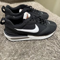 Nike Air Max Dawn "Black/Summit White/Metallic Silver" Women's Shoe size 7 womens