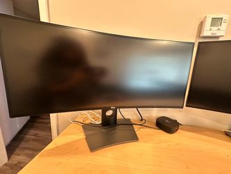Dell Monitors + HP Docking Station + Large Desk – Office Setup