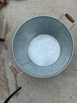 Rustic-style galvanized, steel tub