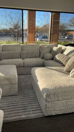 Ultra plush, 3 Pc modular sectional perfect for movie nights/game days