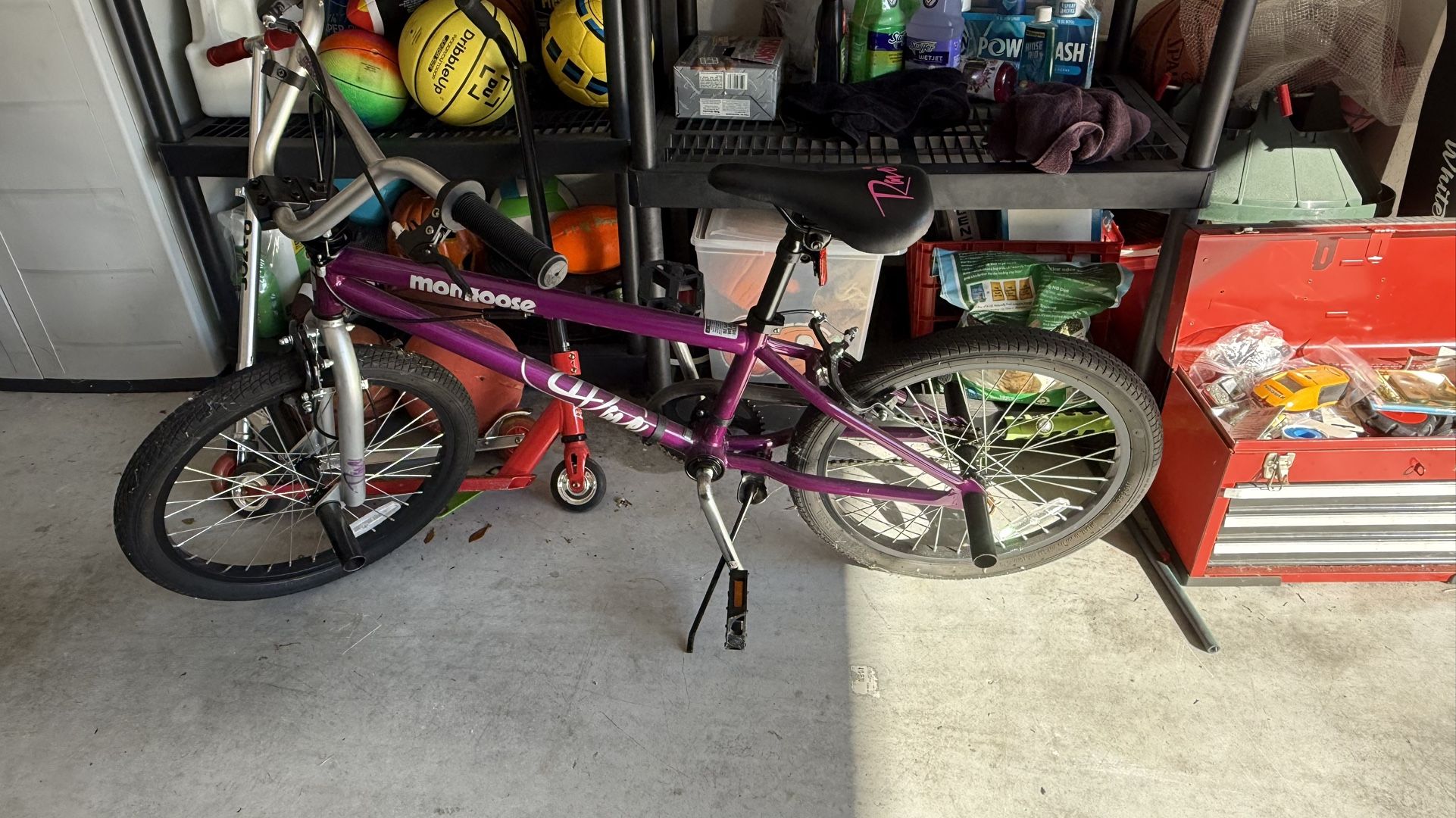 Mongoose Fling 20” BMW Bike with Pegs