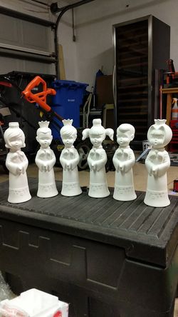 Ceramic caroler figurine set