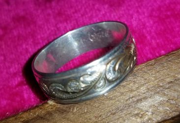 Two-tone flower/scroll design sz 14 SS ring