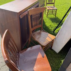 3 Chairs And Bookshelf 
