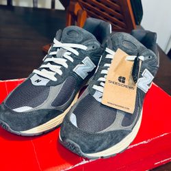New Balance 2002R 'Phantom' Suede Men’s -Size 12 (#M2002RHO) Like New!