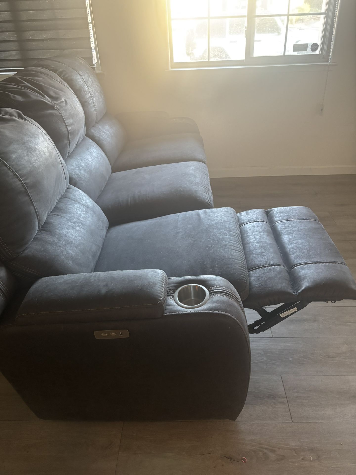 2 Sofas Electric