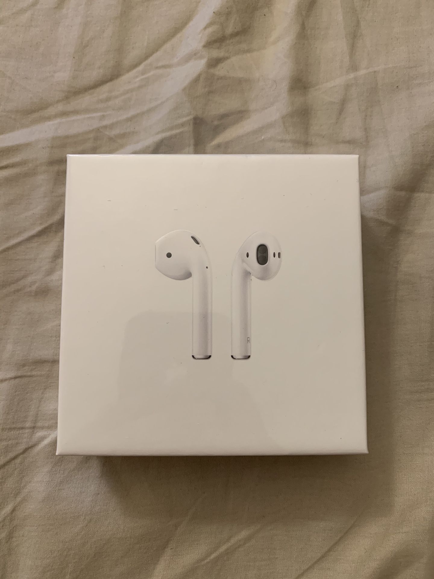 Apple AirPods with Wireless Charging Case