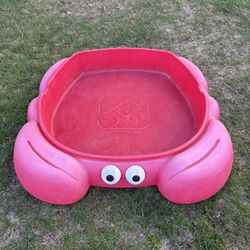 Step2 Crabbie Red Plastic Sandbox 