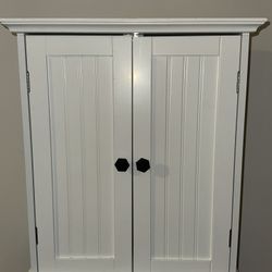Livingroom  bathroom Storage White Medicine Cabinet with Doors.  