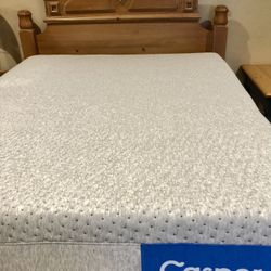 $1,895 Casper Dream Queen Mattress! Like New! 