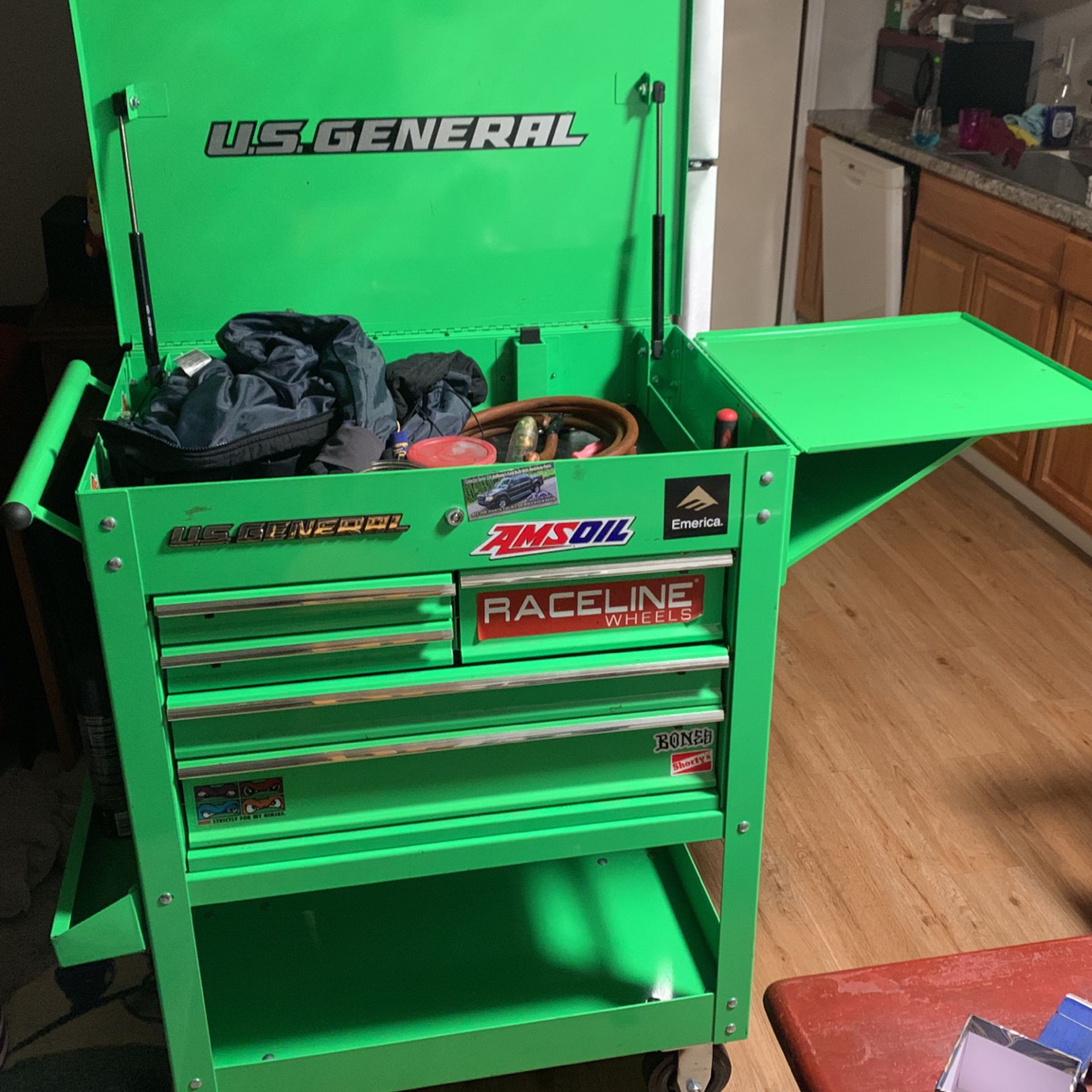 Is General Tool Box  With Folding Shelf 