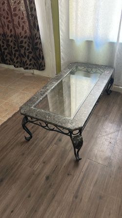 Mesa de centro de metal y vidrio