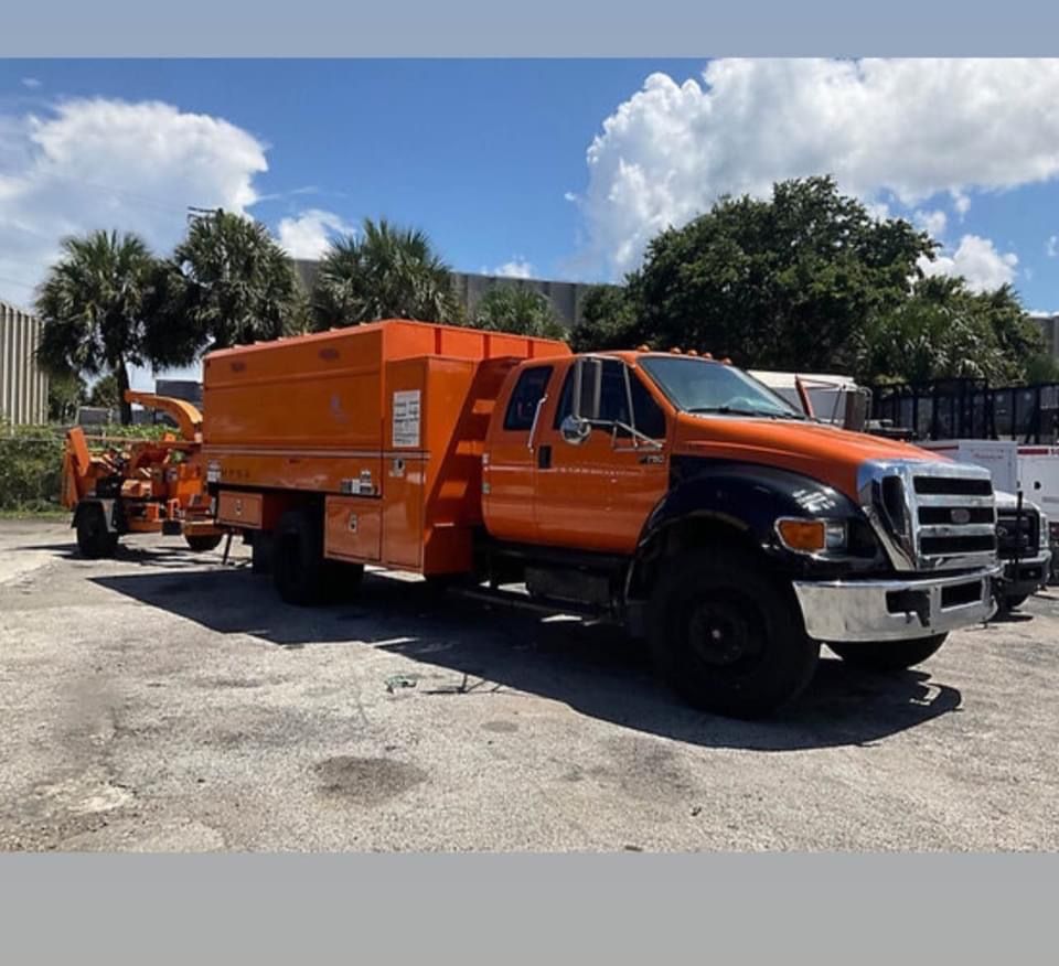 Chipper Truck And Chipper