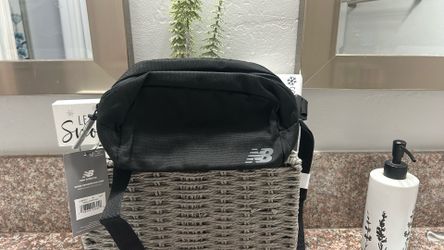 Brand New Unisex New Balance Belt Bag For Sale.. 