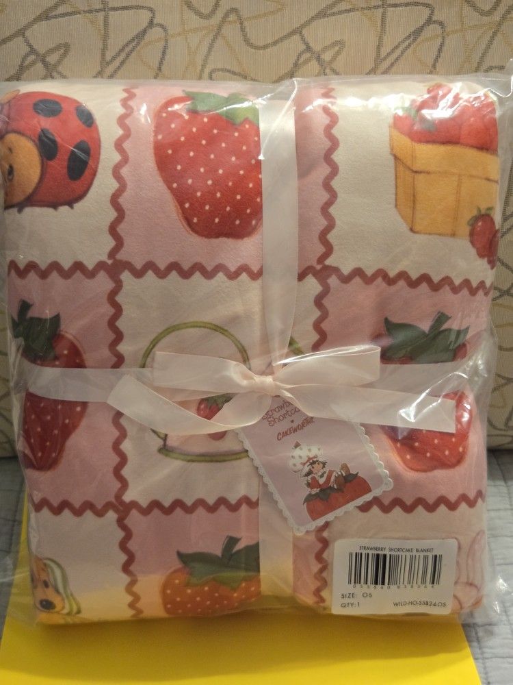 Strawberry Shortcake Blanket Soft Cozy Checkered Character Images 40" x 60"
