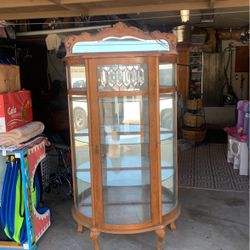 Vintage China/curio Cabinet 