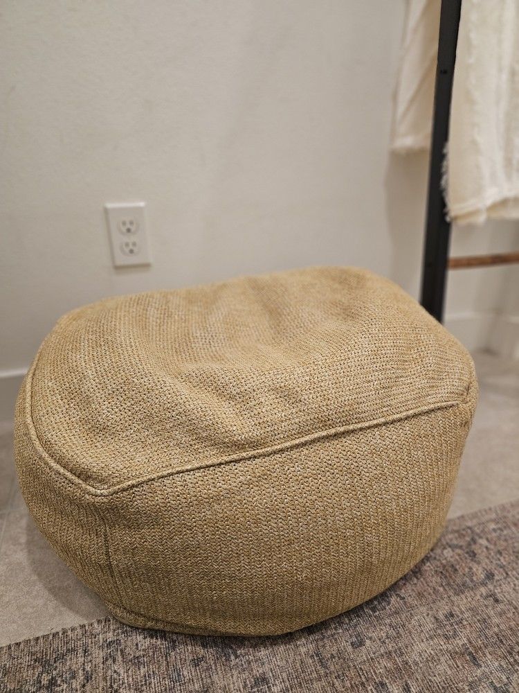 Natural woven POUF