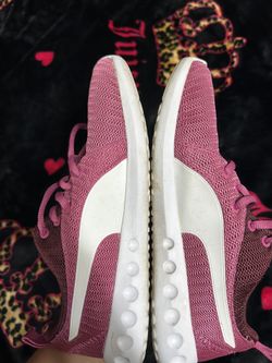 puma pink running shoes
