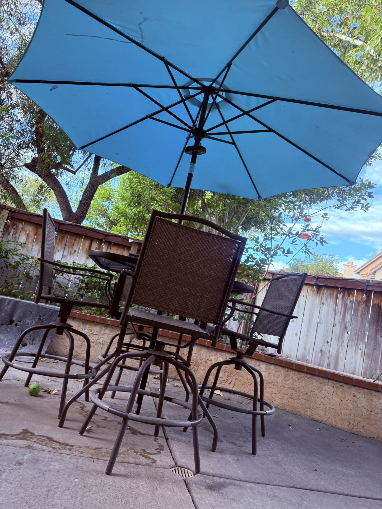 Beautiful Outdoor Patio Set – 5 Piece with Umbrella