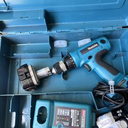 Makita 12V drill 6217D Tested with charger 2.6Ah Cordless Tested