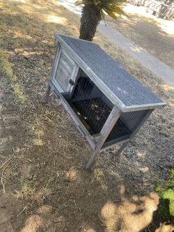 Outdoor rabbit hutch