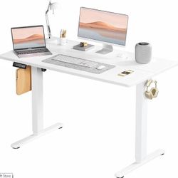 SMUG Electric Adjustable Height Standing Desk in White