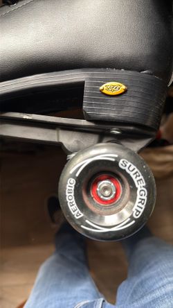 Men’s size 9 rollerskates
