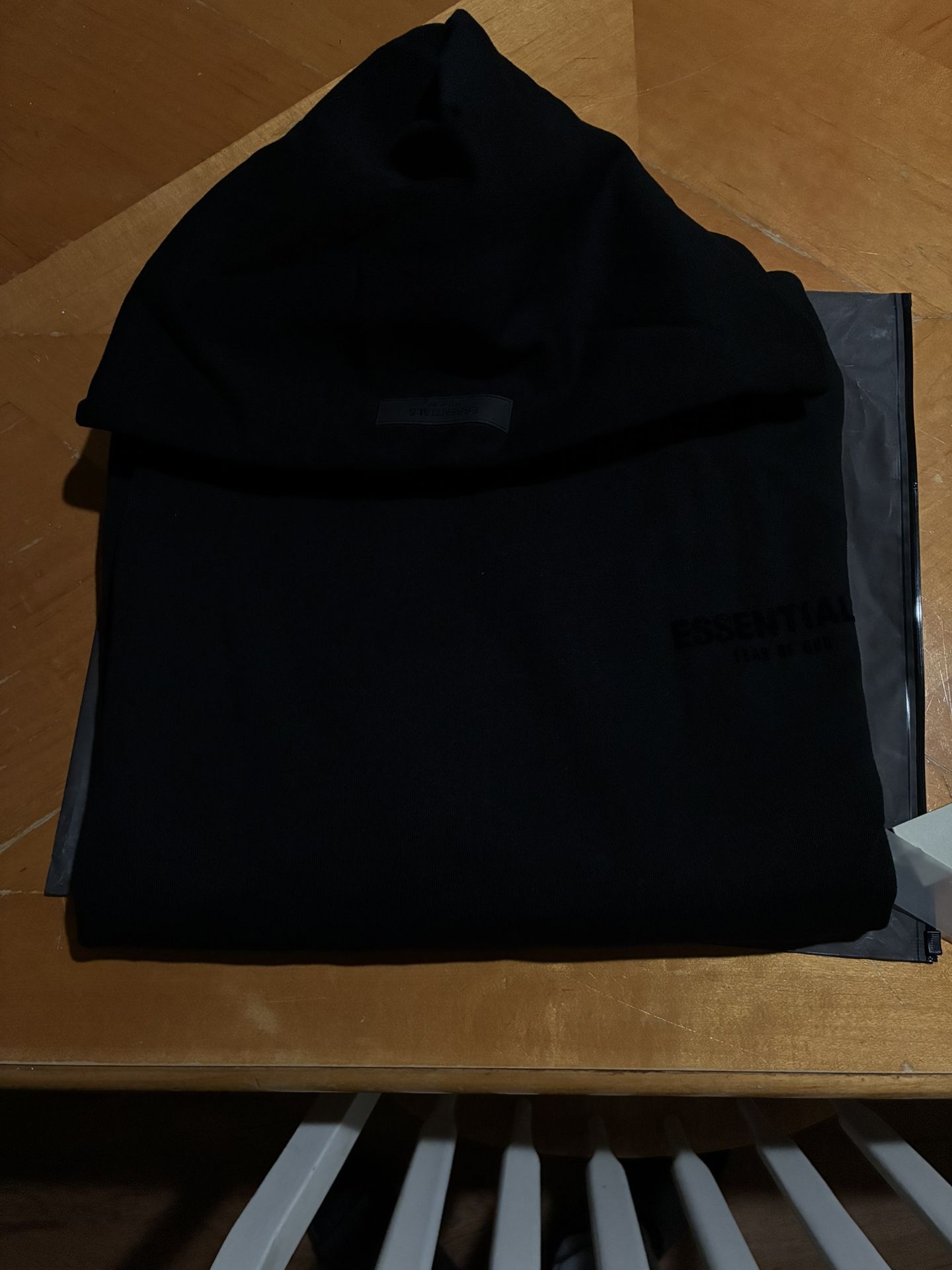 ESSETIALS HOODIE SIZE M