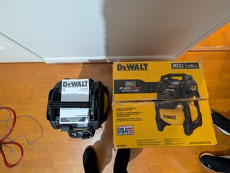 DEWALT 2.5 Gal. 140 psi Portable 20V Cordless Air Compressor with FLEXVOLT Advantage