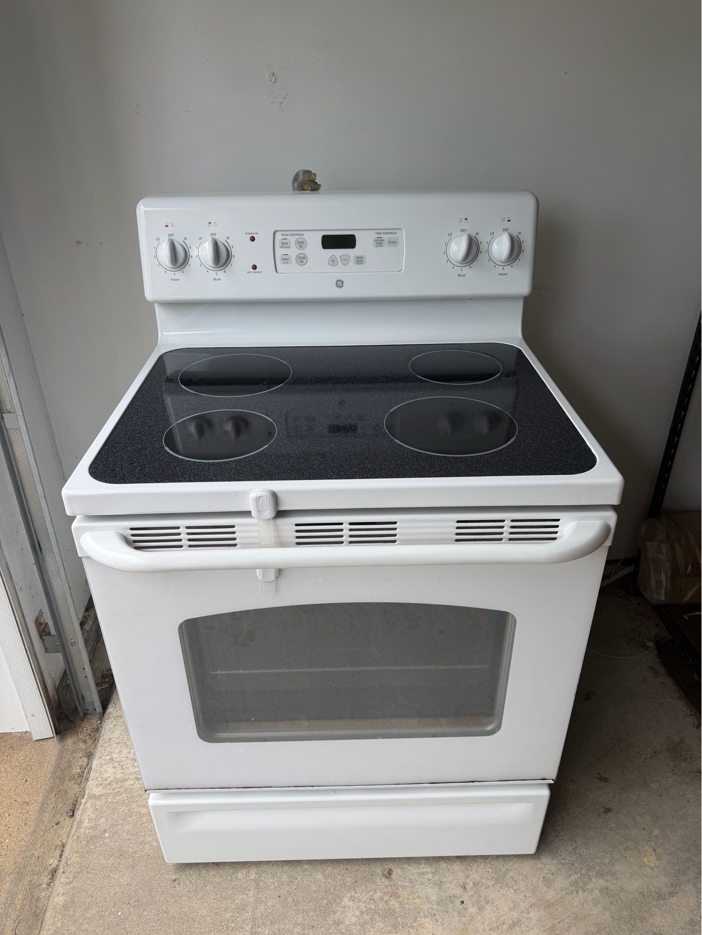 GE Electric Stove